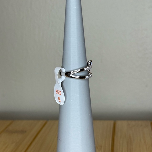 Bomb Party October Opal on Rhodium
Size 6 - Picture 3 of 4